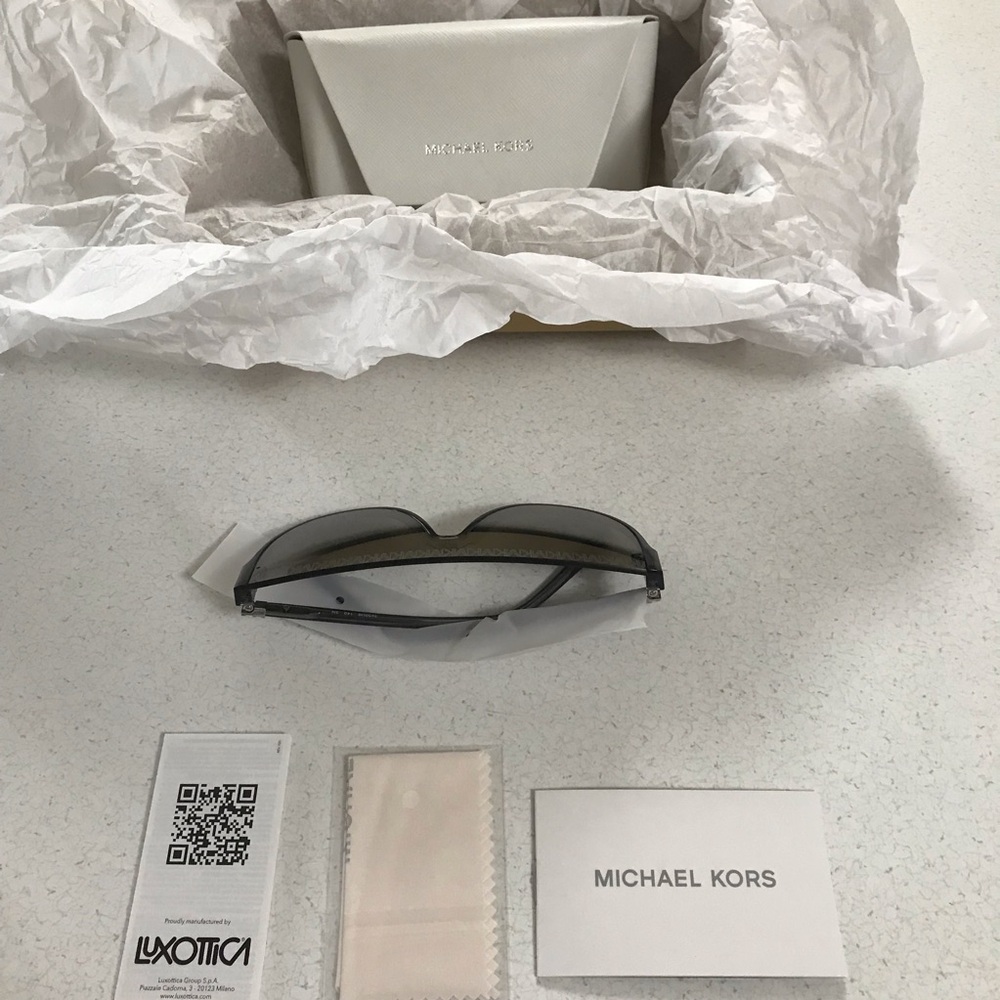Michael Kors Women’s Sunglasses NEW w/ Box, Case, Ppwk, Towel Engraved MK